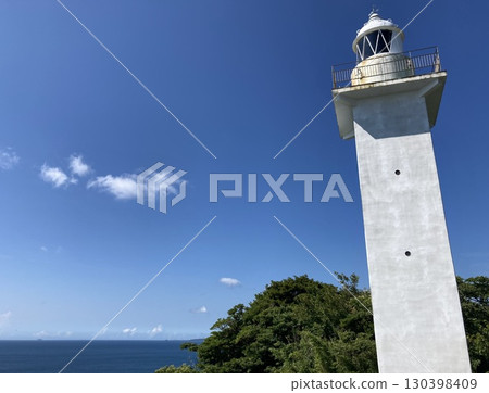 稻取岬燈塔,藍天和大海 稻取岬燈塔,藍天和大海 130398409