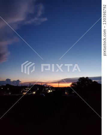 夢幻的夏日日落風景 夢幻的夏日日落風景 130398792
