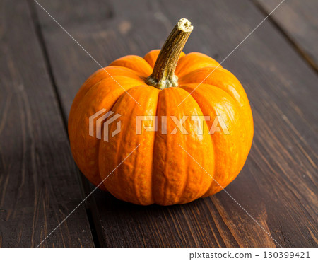 Halloween (orange pumpkin) 130399421