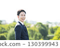 微笑的商人 130399943