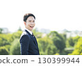 微笑的商人 130399944