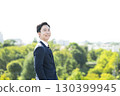 微笑的商人 130399945