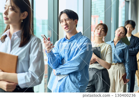 排隊的人 130400236