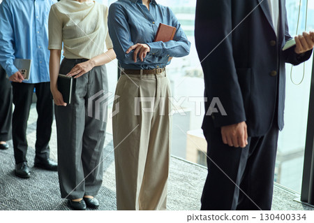 排隊的人 130400334