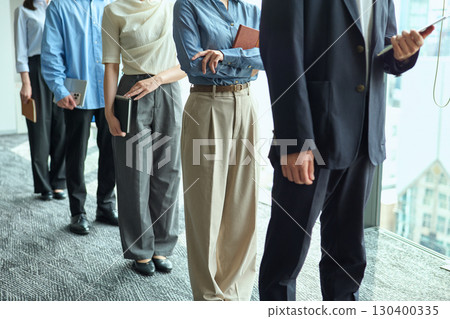 排隊的人 130400335