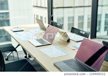 有電腦的辦公室 130400522