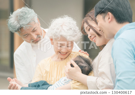 讓父母抱孫子 130400617