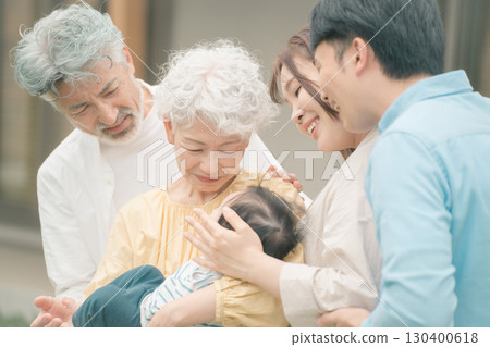 讓父母抱孫子 130400618