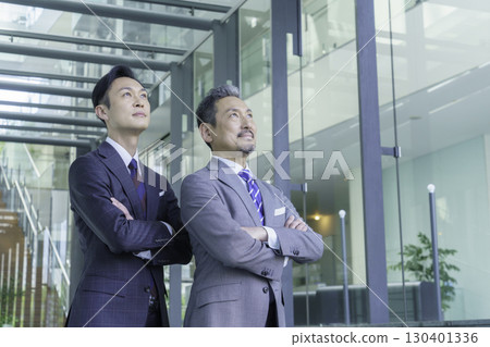 兩位中年商人的肖像 圖片由 Sky Perfect Tokyo Media Center 提供 兩位中年商人的肖像 圖片由 Sky Perfect Tokyo Media Center 提供 130401336