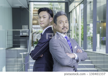 兩位中年商人的肖像 圖片由 Sky Perfect Tokyo Media Center 提供 兩位中年商人的肖像 圖片由 Sky Perfect Tokyo Media Center 提供 130401337