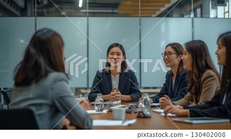 Business people to hold meetings 130402008