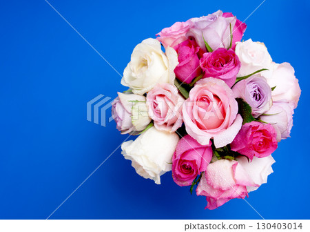 Pink and white rose bouquet image material 130403014