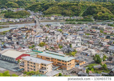 從濱松市細江公園眺望的城市景觀與宮古田川(靜岡縣) 從濱松市細江公園眺望的城市景觀與宮古田川(靜岡縣) 130403778