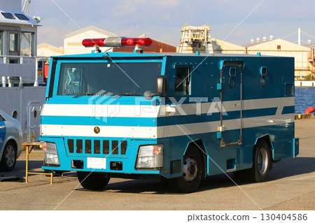 警方槍枝犯罪應對訓練場景：槍枝特遣隊的裝甲車 130404586