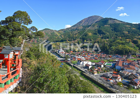 從太鼓穀稻荷神社看到的津和野街景[島根縣/津和野町] 130405123