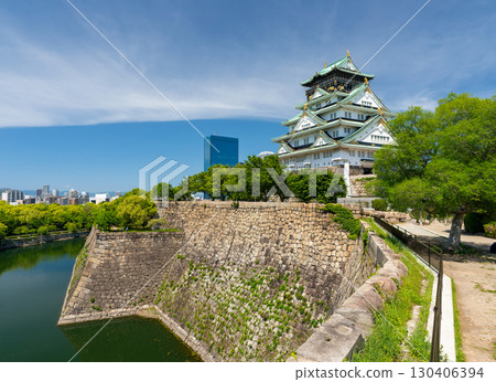 大阪城塔、護城河和 OBP 摩天大樓 130406394