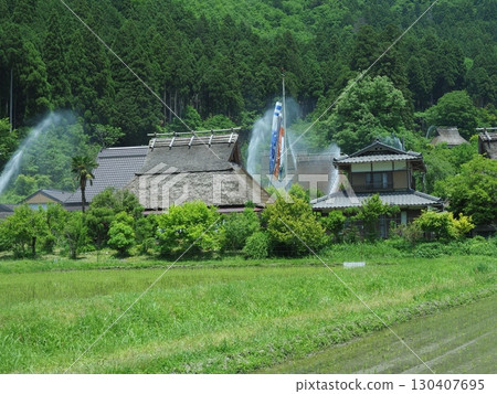 深山茅葺村同步放水 130407695