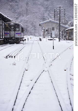 穿越雪地的因比線 130408057