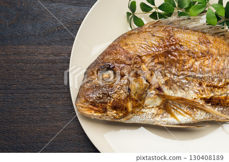 烤全鯛：經典的慶祝菜餚 130408189
