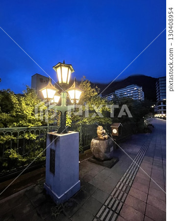 鬼怒川溫泉的主要區域:夜晚的交流橋 鬼怒川溫泉的主要區域:夜晚的交流橋 130408954