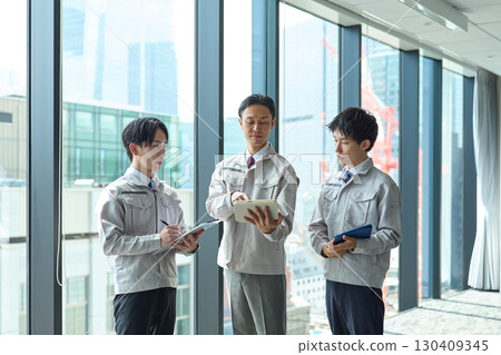 Men in the construction industry 130409345