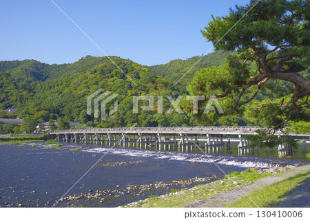 Kyoto's famous Togetsukyo Bridge and Katsura River in Arashiyama Kyoto's famous Togetsukyo Bridge and Katsura River in Arashiyama 130410006