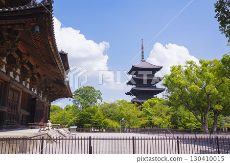 世界遺產東寺的雄偉五重塔與夏日天空 130410015