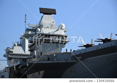 Bridge of the Royal Navy aircraft carrier Prince of Wales 130410088