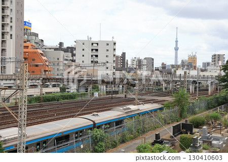 東京荒川區，京成電鐵與 JR 線在此交會 130410603