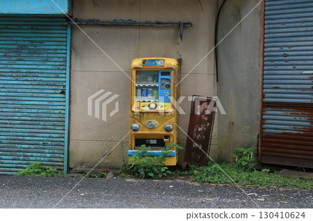 vending machine vending machine 130410624