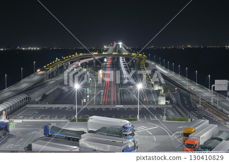 東京灣Aqua-Line海螢堡木更津側的觀景台夜間追蹤車轍 東京灣Aqua-Line海螢堡木更津側的觀景台夜間追蹤車轍 130410829