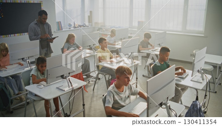 Teacher Guiding Diverse Kids in Studying Programming During Computer Science Class 130411354