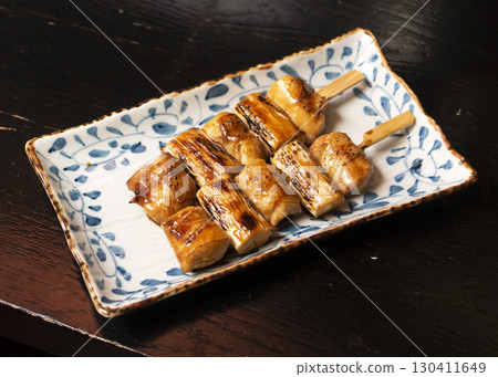 烤雞肉串（用蔥醬烤製） 130411649