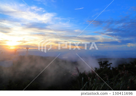 瓜塚山的夜景、日落、霧氣 130411696