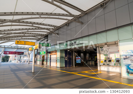 [Iwaki Station] The north-south free passage at the station early in the morning 130412093