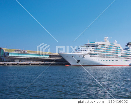 Mitsui Ocean Fuji moored at Osanbashi Pier in Yokohama Cityscape (September 2025) Mitsui Ocean Fuji moored at Osanbashi Pier in Yokohama Cityscape (September 2025) 130416002