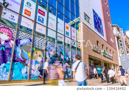 9月的東京街景…酷暑持續…年輕人和外國遊客熙熙攘攘的秋葉原=1日 130418482