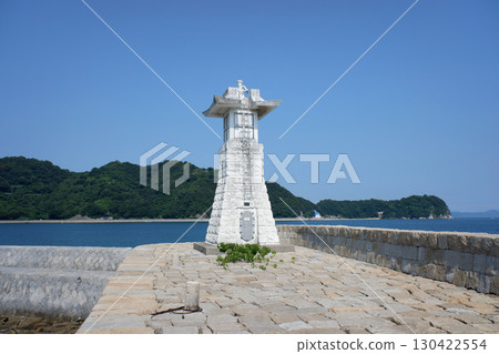 Chisago Pier and Breakwater Lighthouse in Mitarai, Osakishimojima, Hiroshima Prefecture 130422554