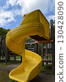 兒童公園的木製遊樂場 130428090