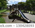 兒童公園的木製遊樂場 130428093
