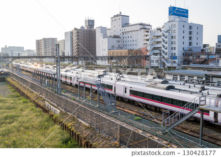 【磐城站】清晨,特快列車停在了軌道上 【磐城站】清晨,特快列車停在了軌道上 130428177