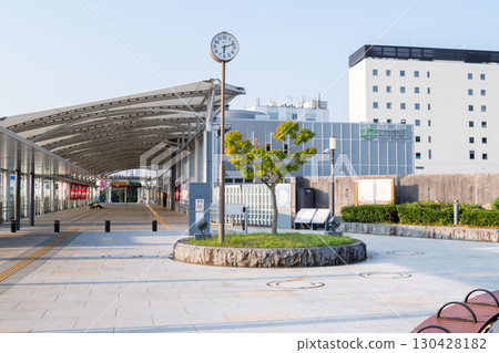 [Iwaki Station] The north-south free passage and north exit of the station early in the morning 130428182