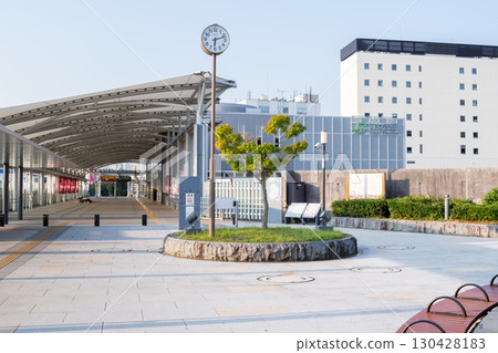 [Iwaki Station] The north-south free passage and north exit of the station early in the morning 130428183
