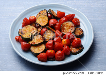 烤西葫蘆和櫻桃番茄 130429094