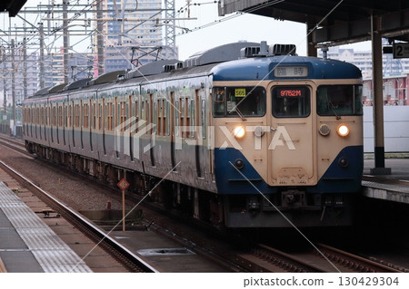 113 series train (Yokosuka color) running on the Keiyo Line as a special train_Photo taken on May 30, 2010 130429304