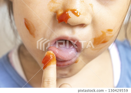 Girl with tomato ketchup on her face and mouth (Japanese, faceless, 5 years old) 130429559
