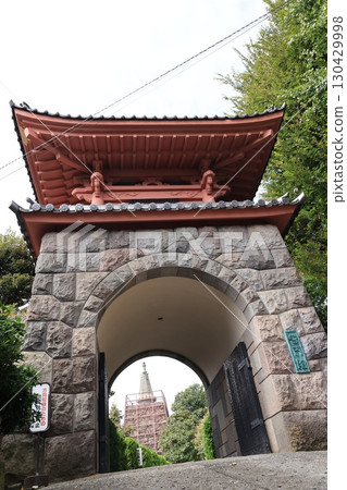 東京都北區赤羽的普門院山門建築 東京都北區赤羽的普門院山門建築 130429998