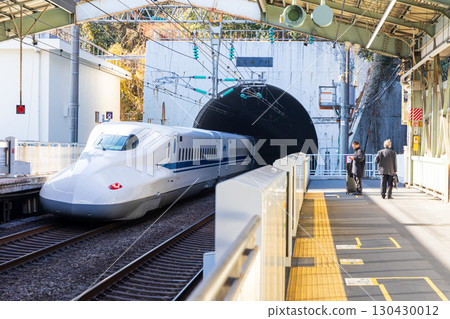 Shinkansen platform (Shin-Kobe Station) 130430012