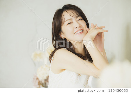 Cute woman in her 40s 130430063