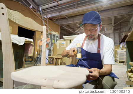 Finishing furniture with a hammer Finishing furniture with a hammer 130430240